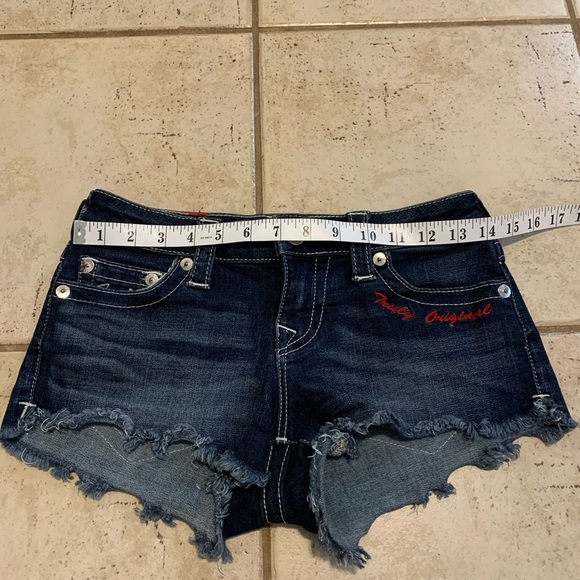 True Religion Women's Halle Cutoff Denim Shorts - Size 25/26 - Dark Wash - Picture 7 of 9